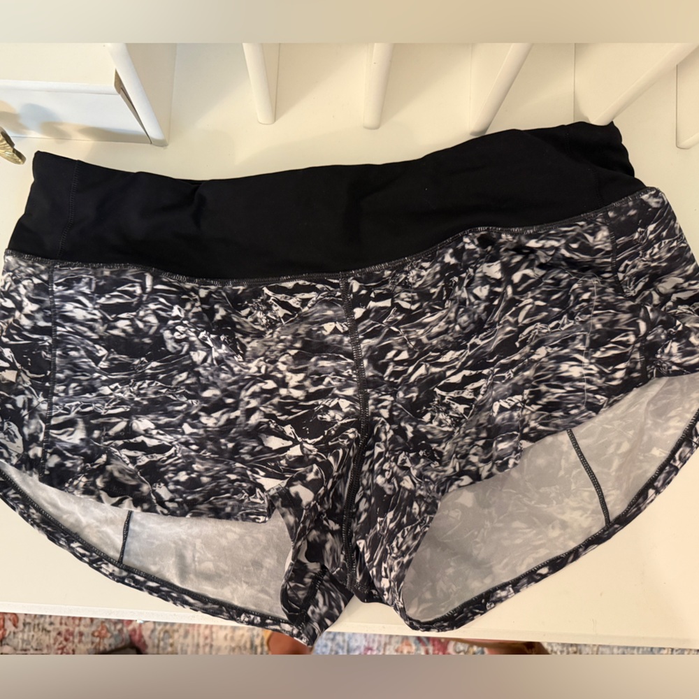 Lululemon Athletica Speed Up Shorts 2.5”